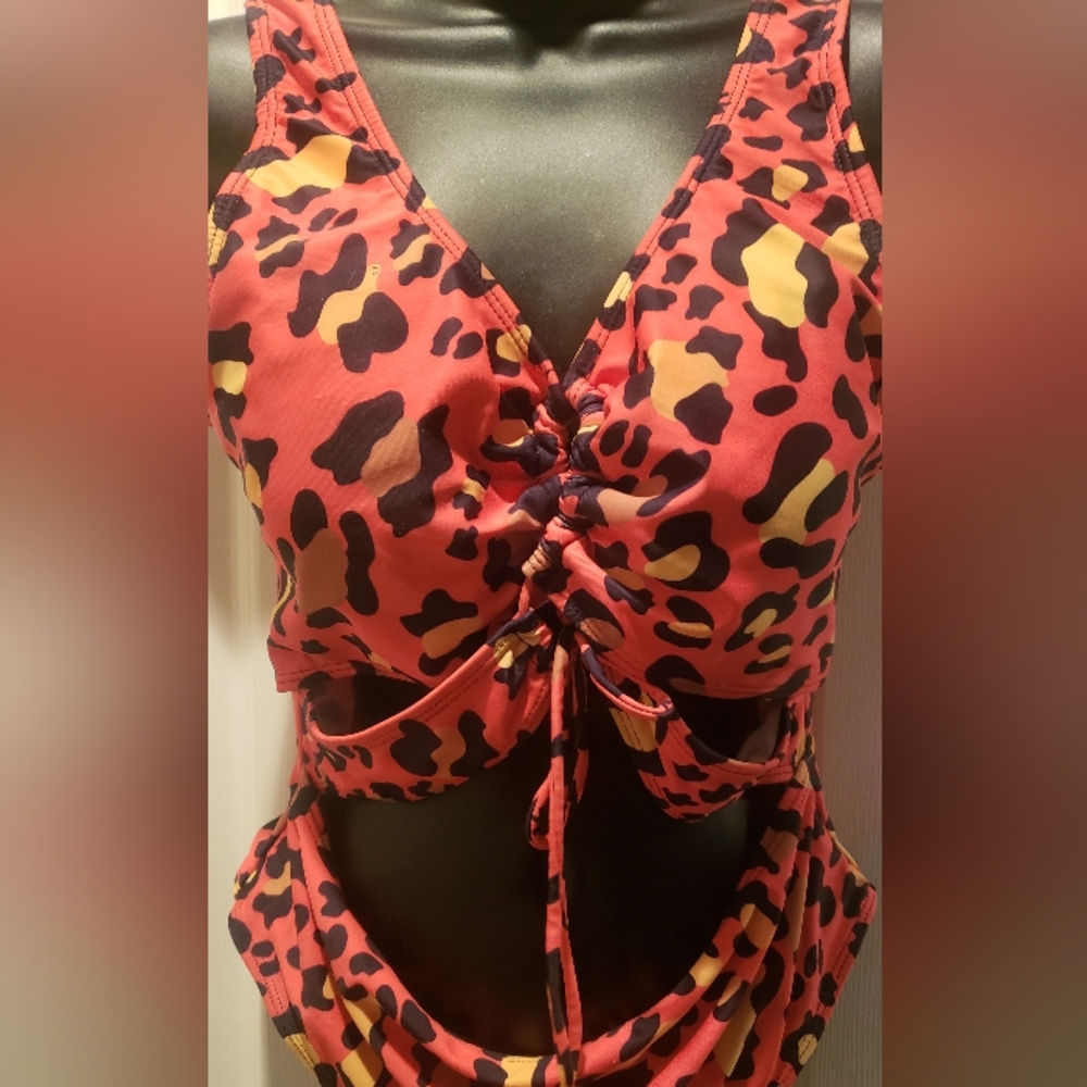 Ladies one-piece orange leopard print bathing suit - Picture 3 of 5